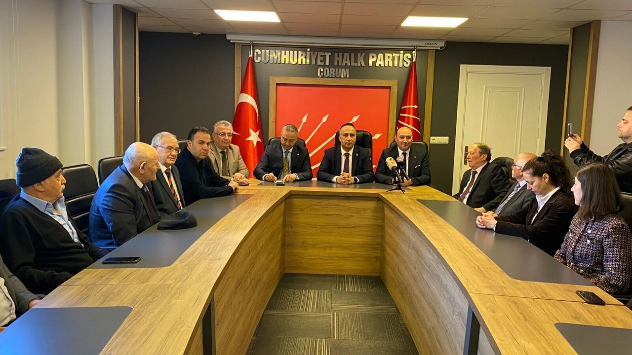 CHP’liler, baba ocağında bayramlaştı: “SEÇİM SANDIĞINI DERHAL GETİRİN”