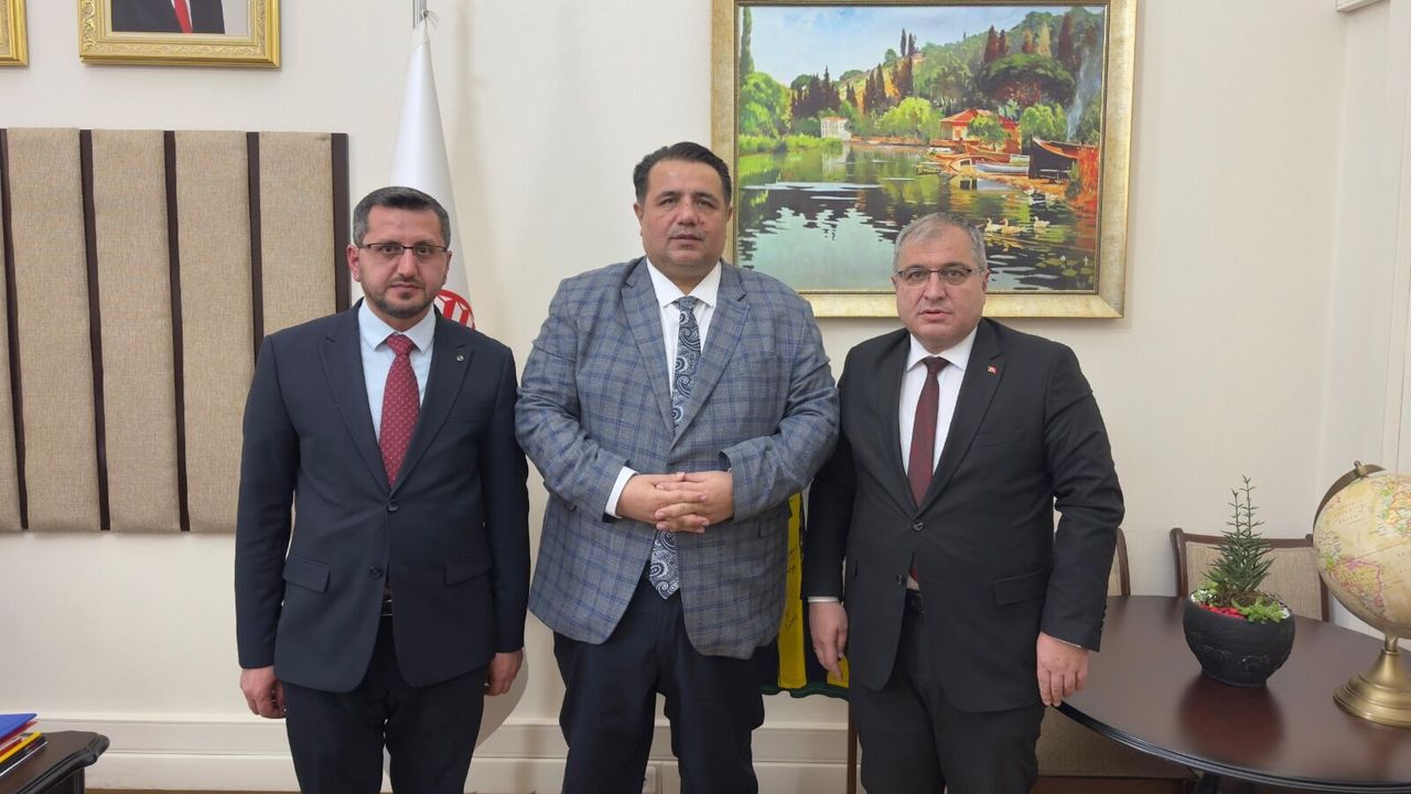 “Bayat’ın her alanda gelişmesi  için çaba gösteriyoruz”