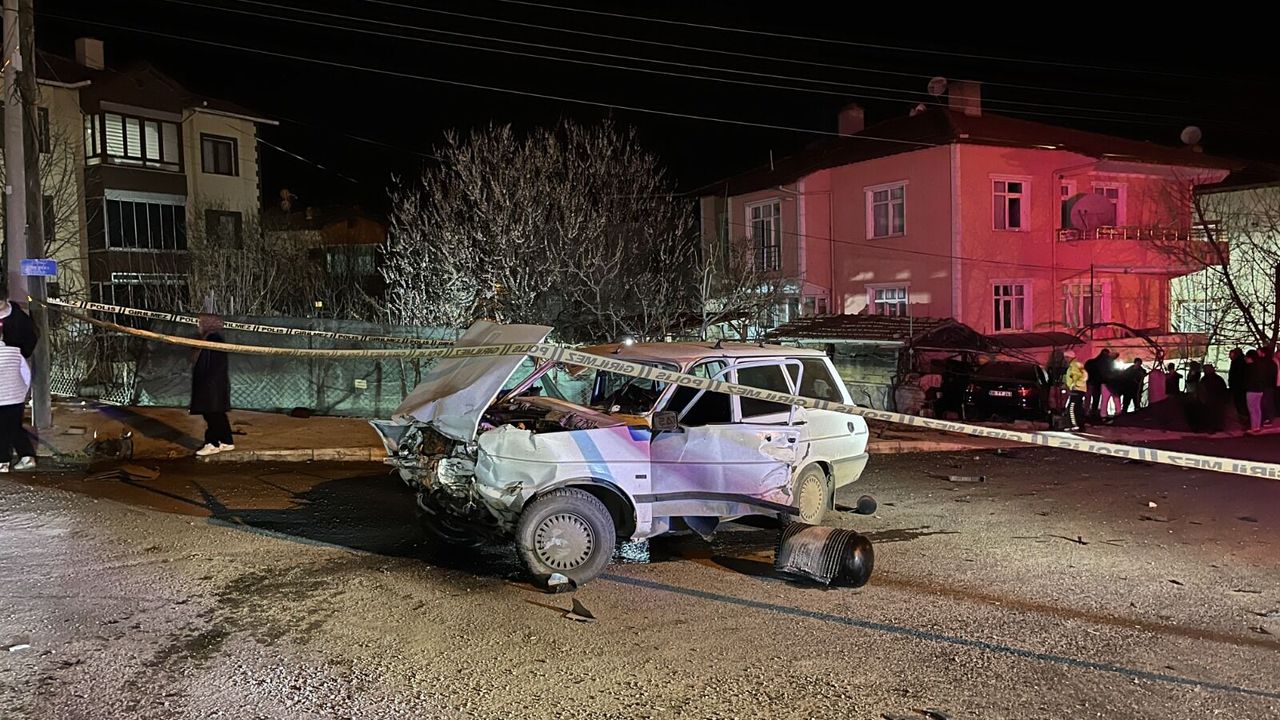 İki otomobilin çarpışması  sonucu 2 kişi yaralandı
