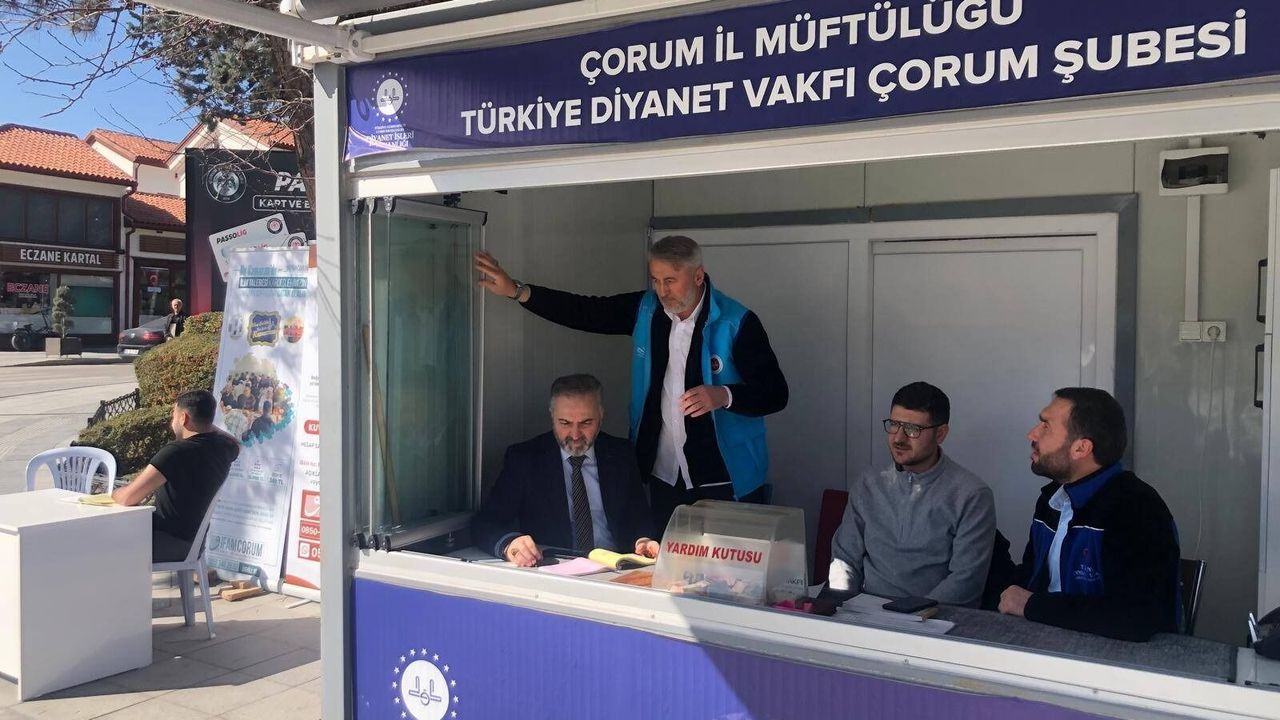 Müftü Yıldırım’dan  bağış standına ziyaret