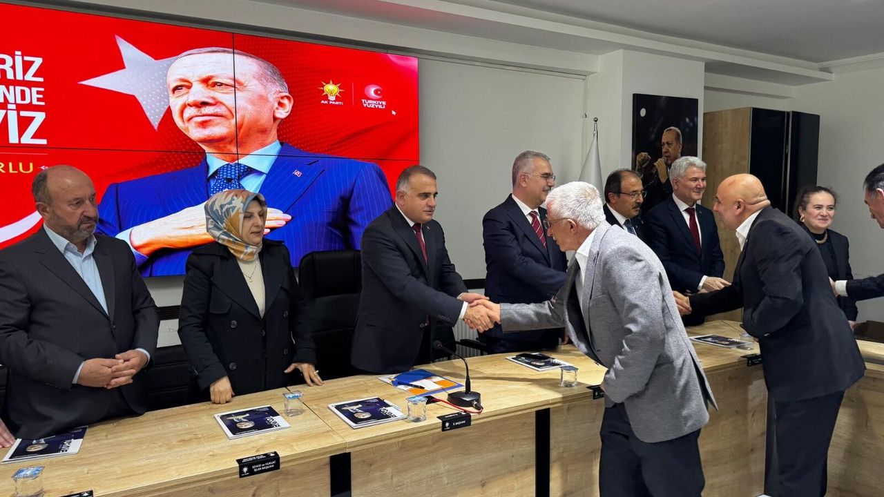 Ak Partililer 1.  gün bayramlaştı