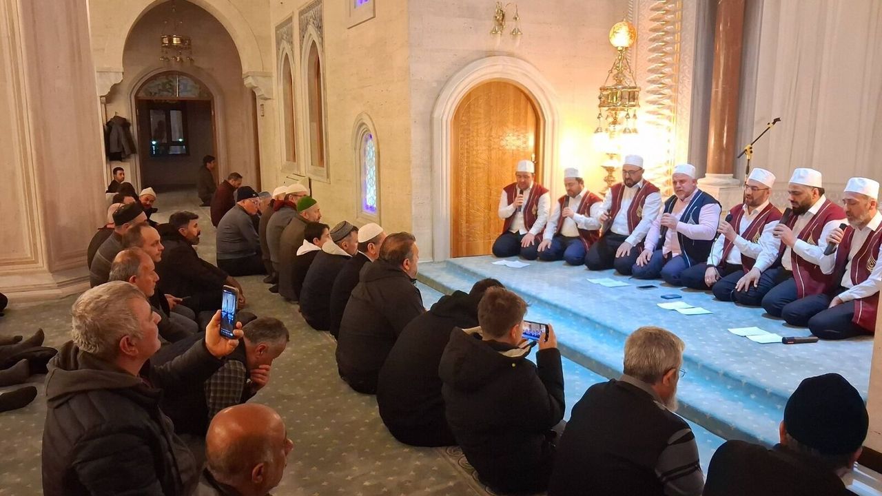 Akşemseddin Camii’nde Osmanlı geleneği yaşatıldı
