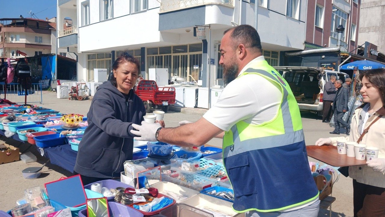 Bayat’ta pazarda  sıcak çorba ikramı