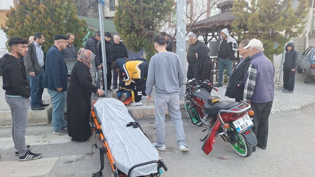 Minibüsle motosiklet  çarpıştı: 1 yaralı