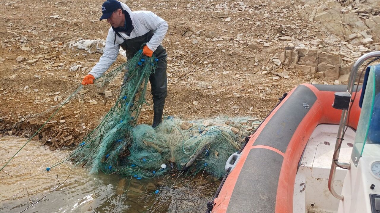 Çorum Barajı’nda 600  metre ağ yakalandı