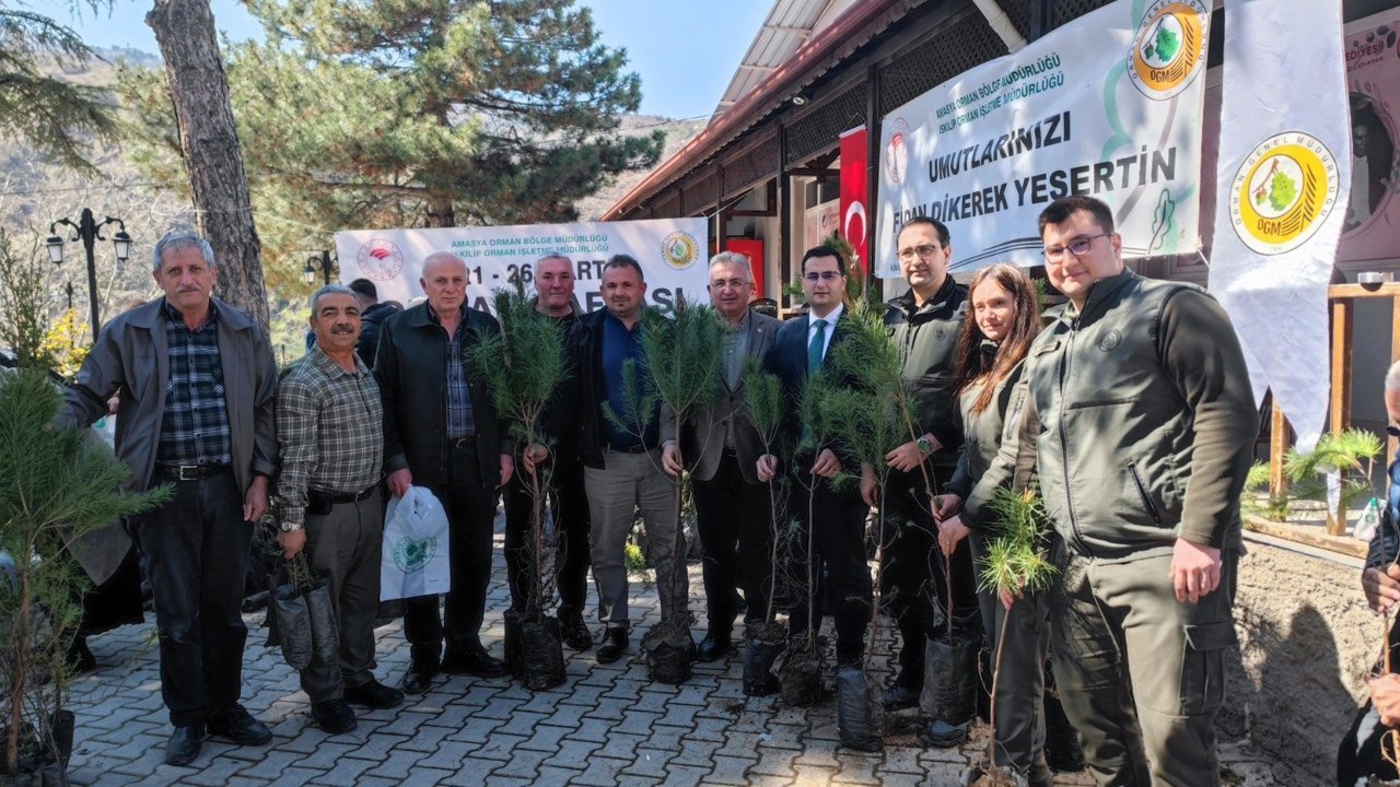 Oğuzlar’da Orman  Haftası kapsamında  2.500 fidan dağıtıldı