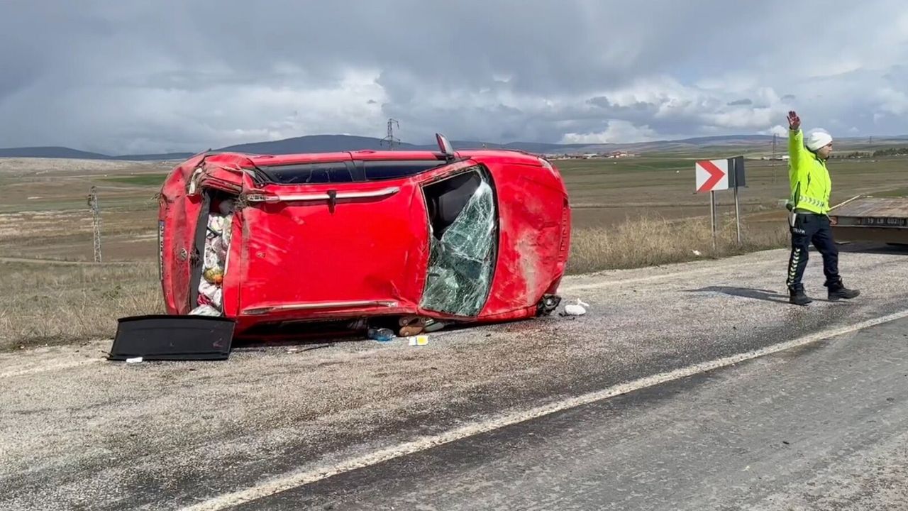Takla atan otomobildeki  3 kişi yaralandı