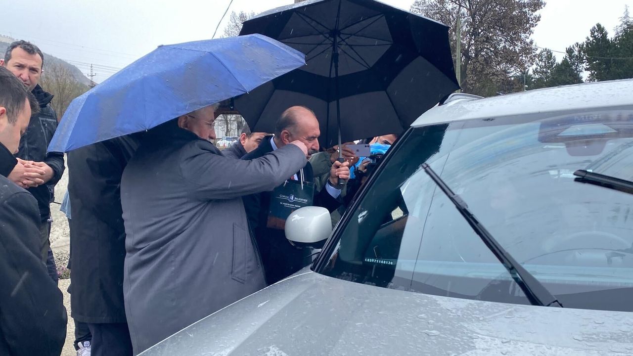 Vali Çalgan, Çorum-Samsun kara yolunda vatandaşların bayramını kutladı