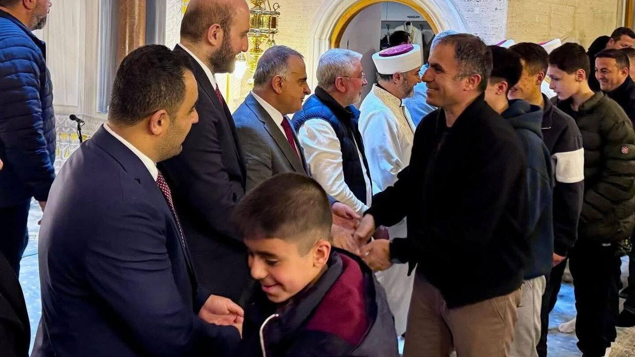 Kadir Gecesi'nde camiler doldu taştı