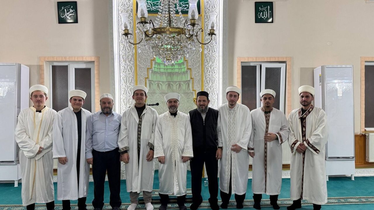 Garantievler Camii’nde Enderun usulü teravih