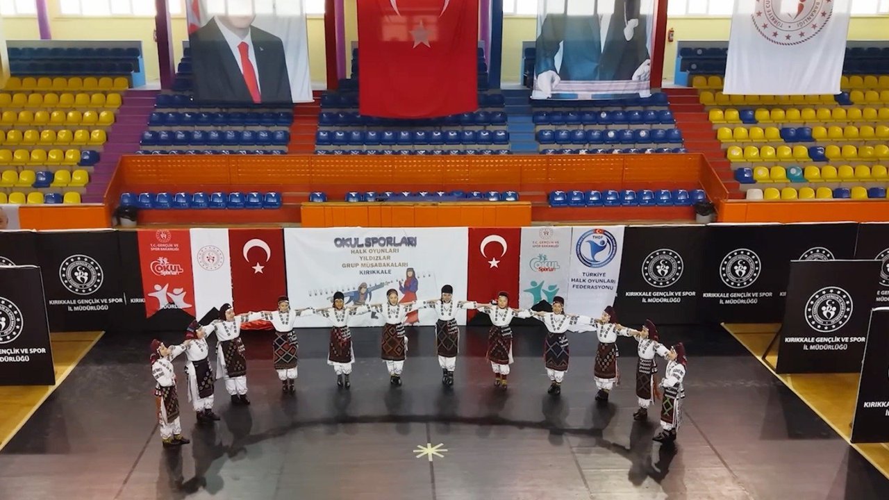 Halk oyunları yarışmasında hünerler  sergilendi, kültürel değerler tanıtıldı