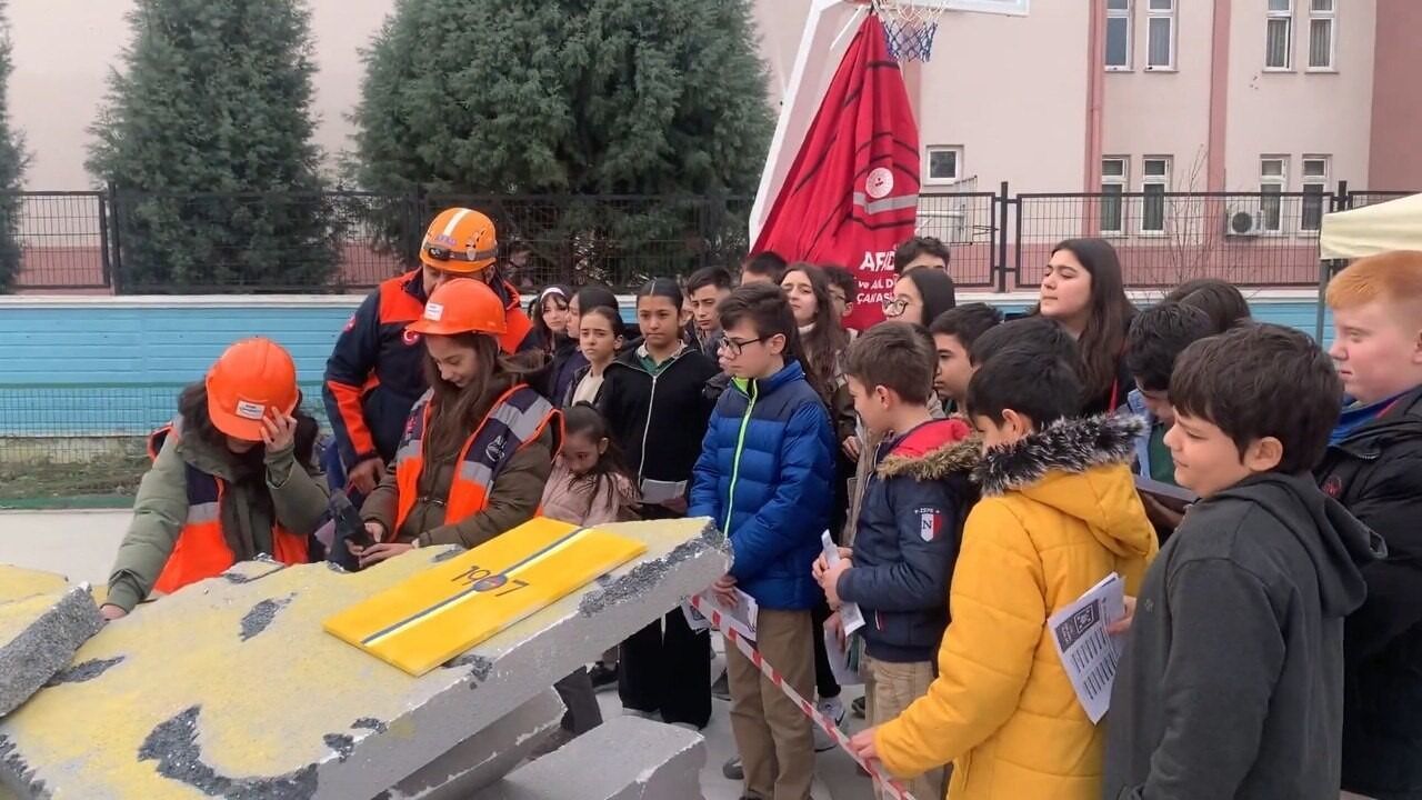Öğrencilere deprem eğitimi