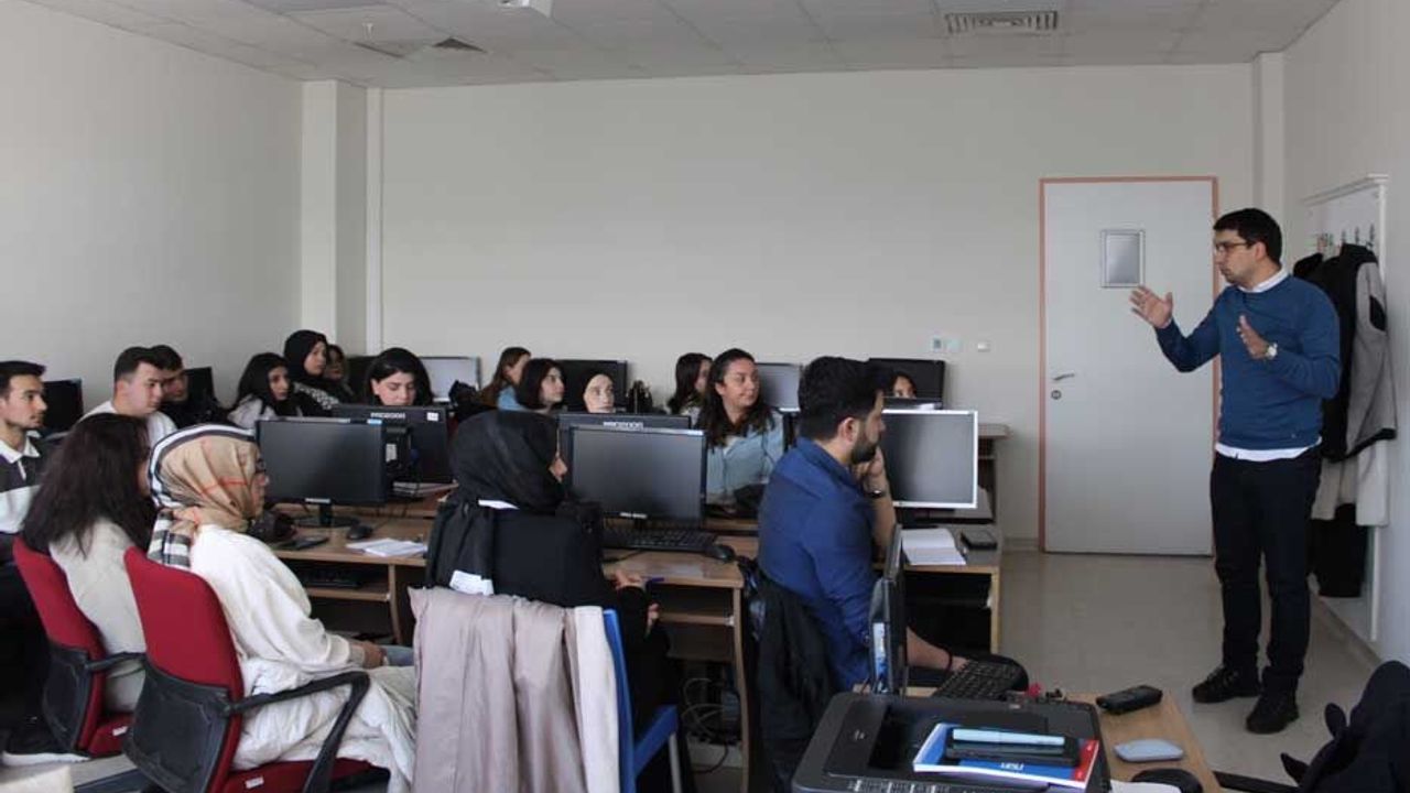 Eczane teknisyeni yetiştirme programında 4. hafta başladı