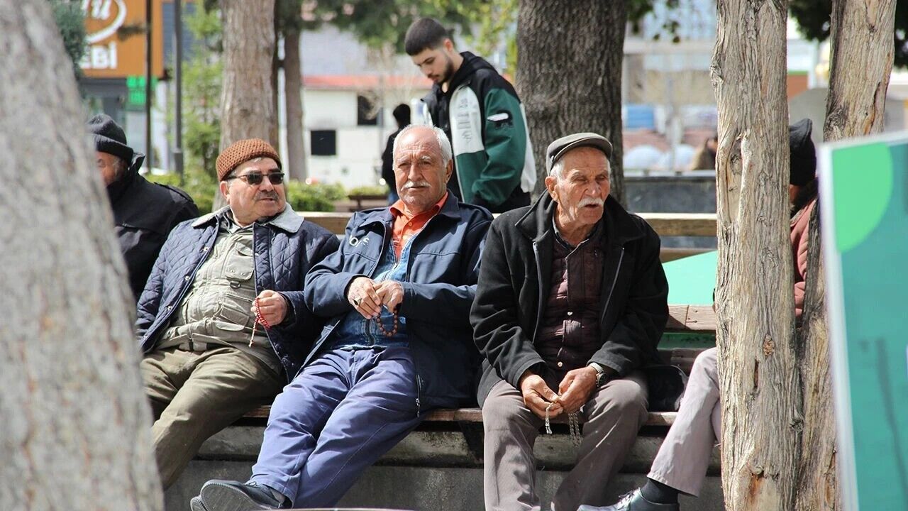 Kulislerde bu konuşuluyor! Bayram ikramiyesi artık ihtiyaç sahibi emekliye mi verilecek?