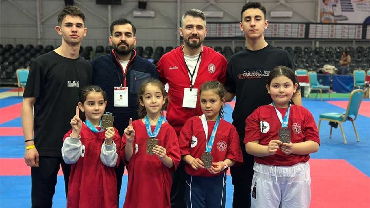 Karatecilerden ilk gün  3 Türkiye şampiyonluğu