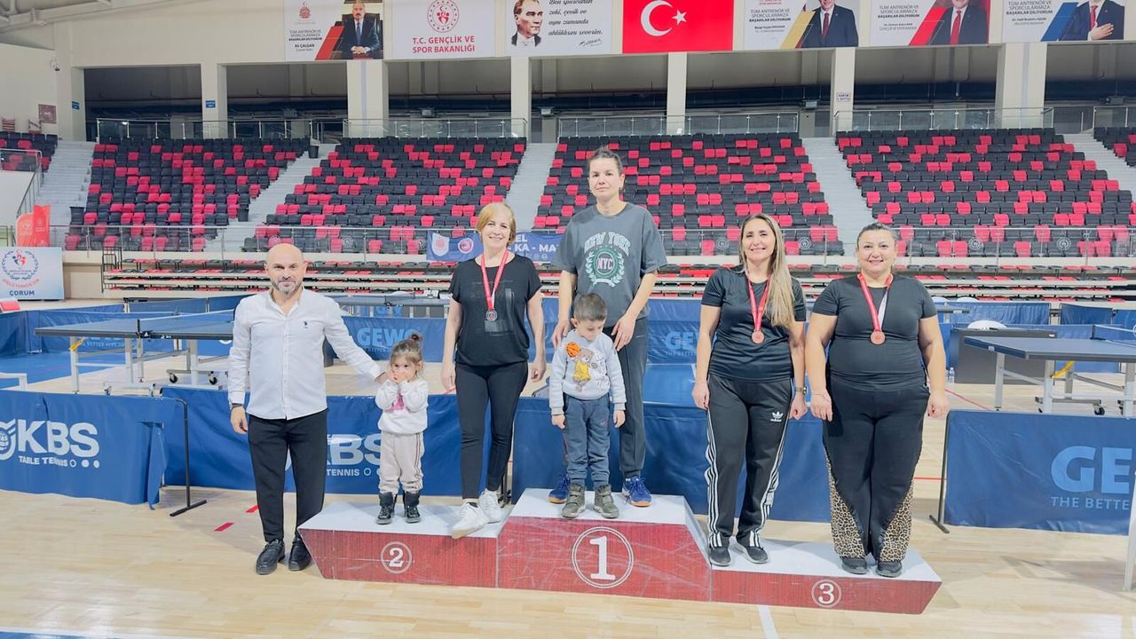 Dünya Kadınlar Günü Masa Tenisi Turnuvasının şampiyonu Eylem Teke