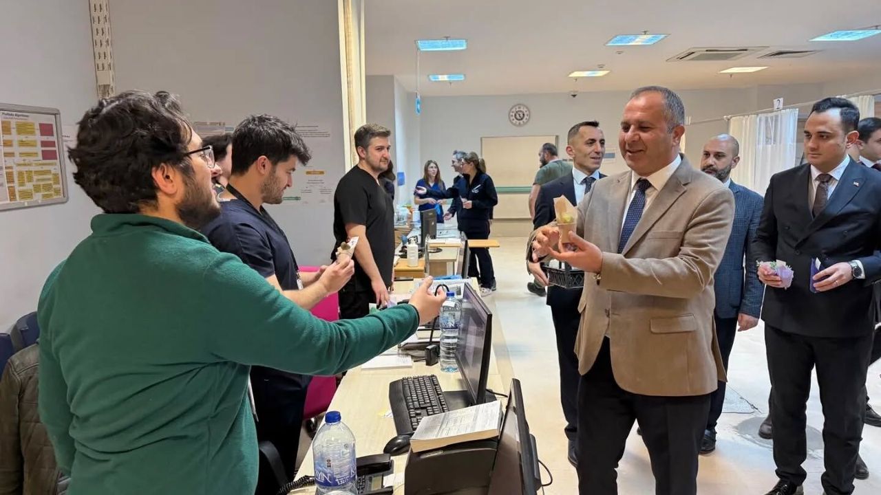 Kayrıcı ve Çıplak  sağlıkçıları kutladı