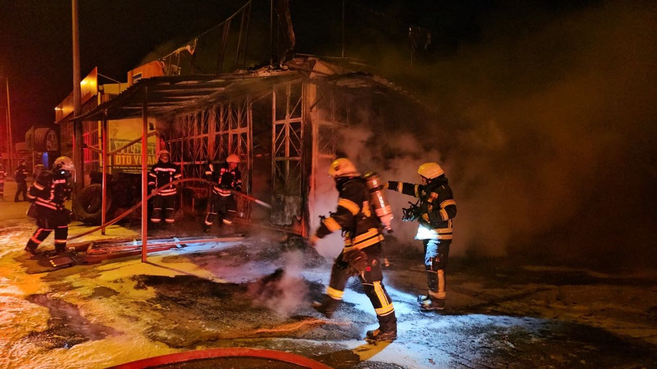 İşyeri molotof atılarak yakılmış