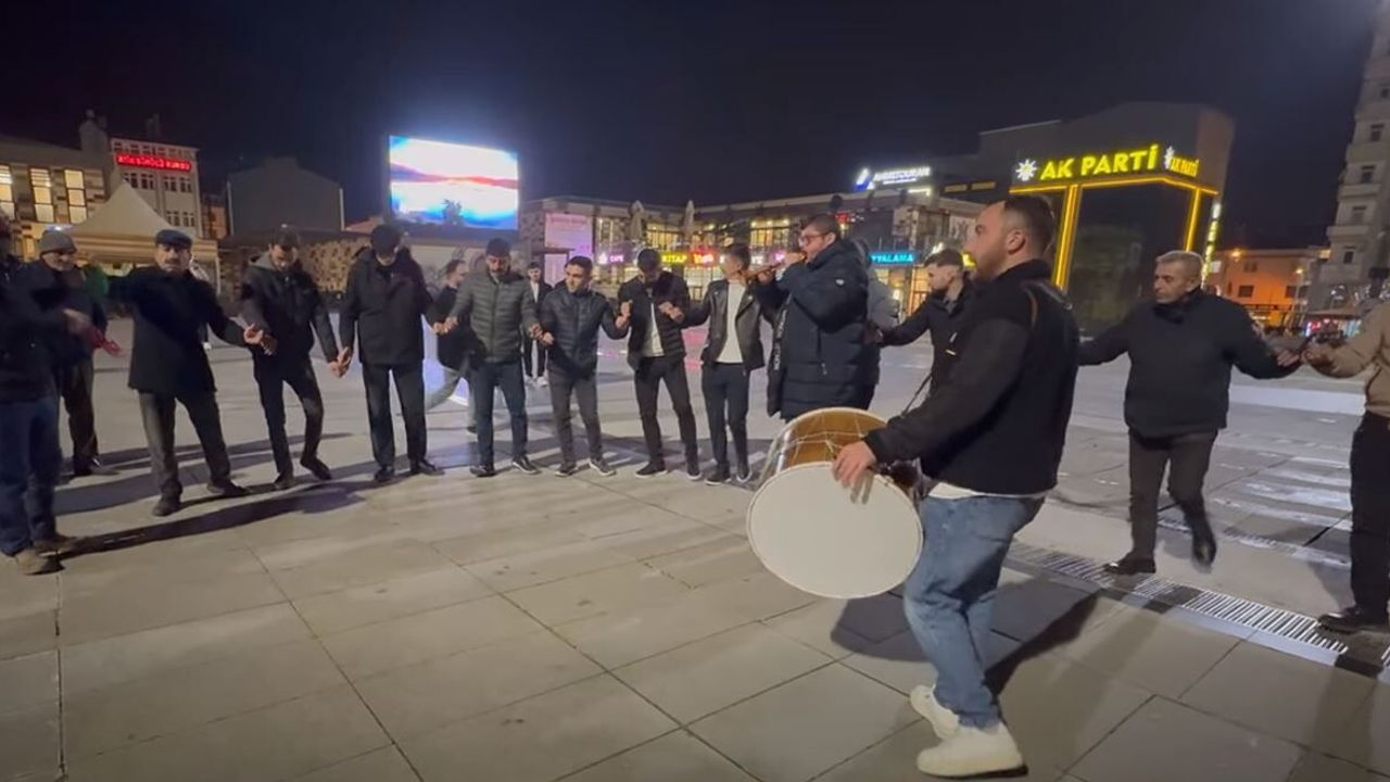 Davulcular Ramazan  ayını ilahiyle uğurladı