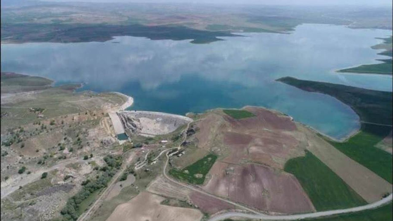 Koca barajdan geriye  işte bu görüntü kaldı !