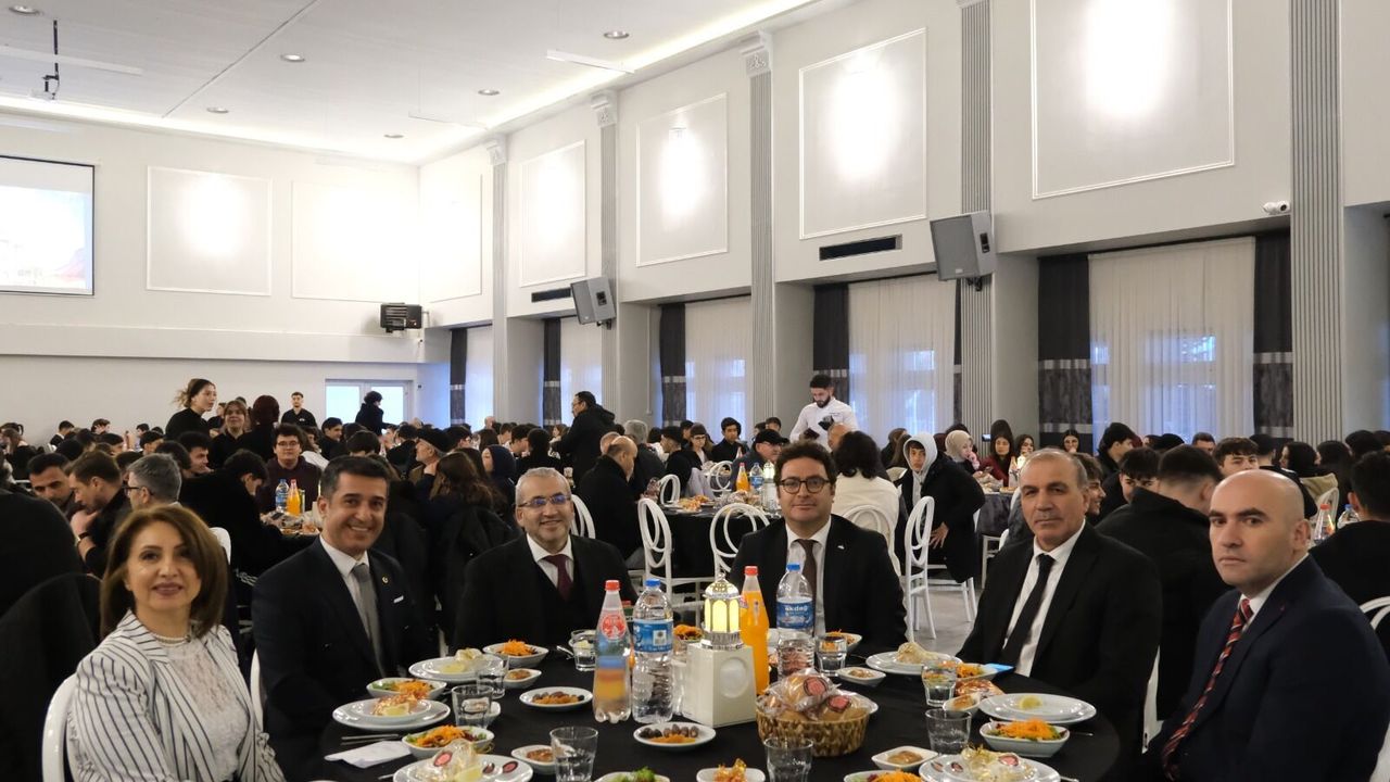 Çorum'da "Maarifin Kalbinde Ramazan" temalı iftar programı