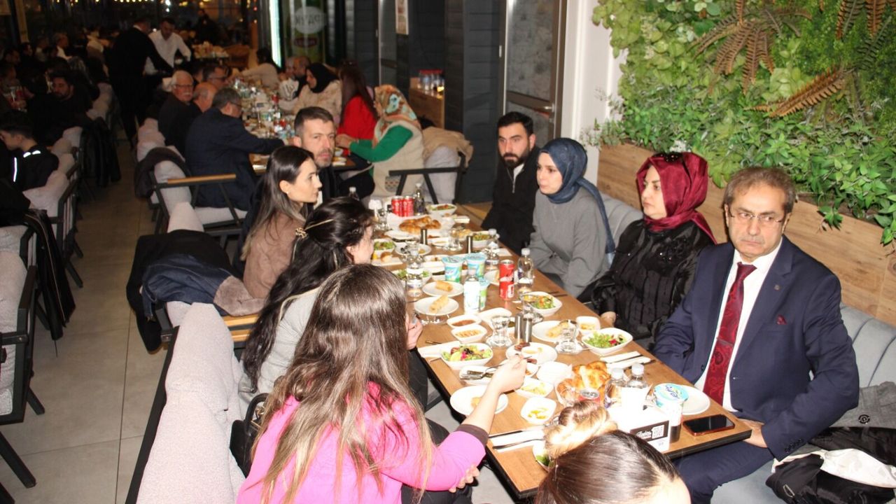 İnşaat mühendisleri iftarda bir araya geldi