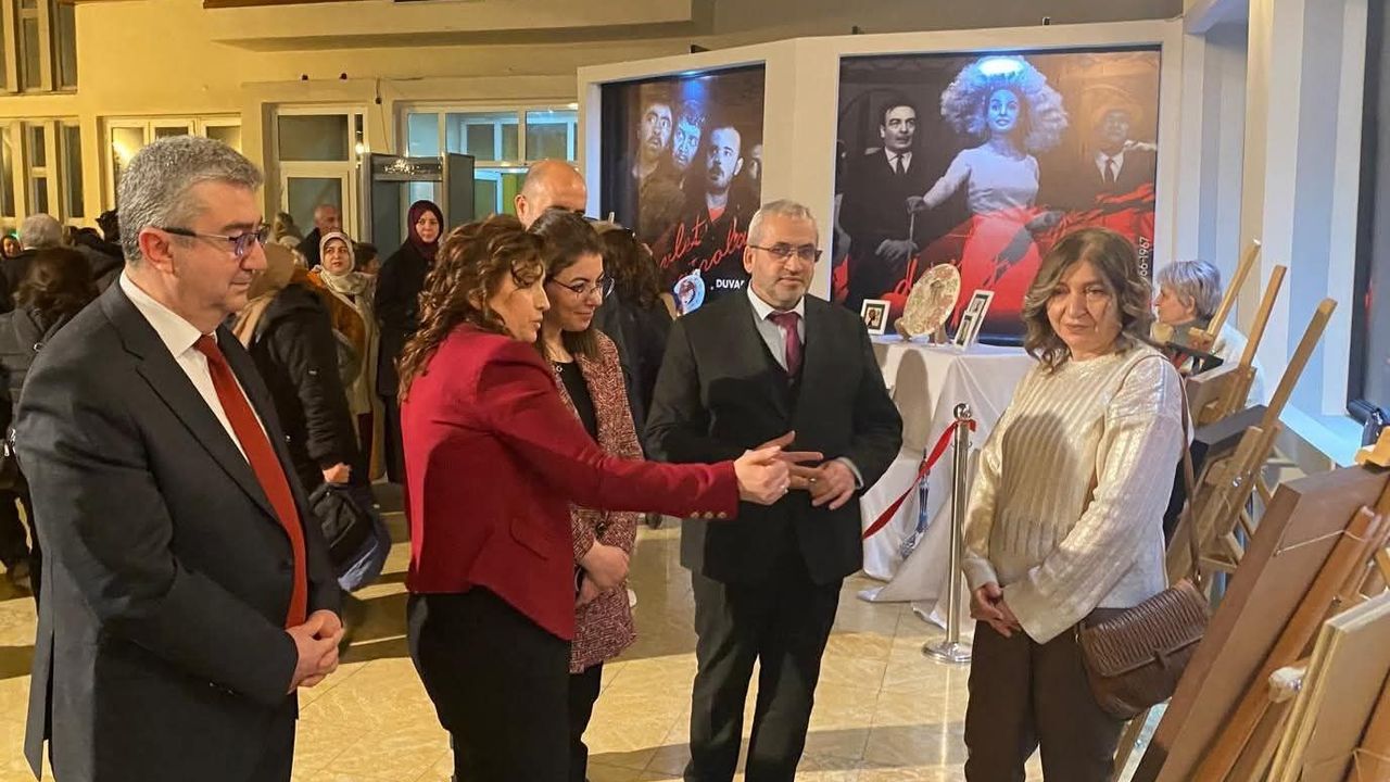 “Kadının Işığı” temalı sergi açıldı