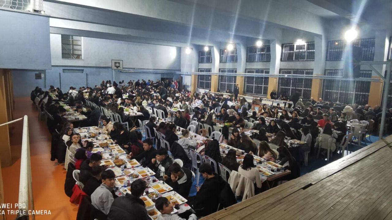 Fatih Anadolu Lisesi’nde 400 kişilik iftar buluşması