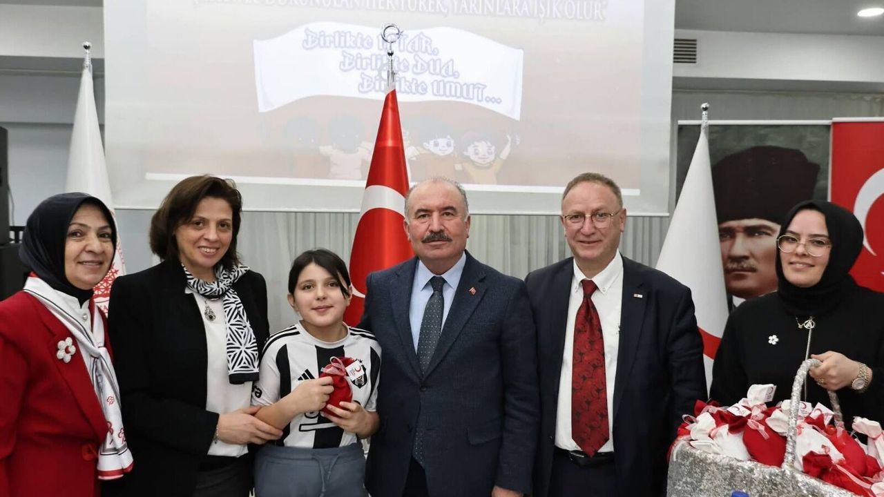 Dünya Yetimler Günü’nde sevgi ve şefkat sofrası kuruldu