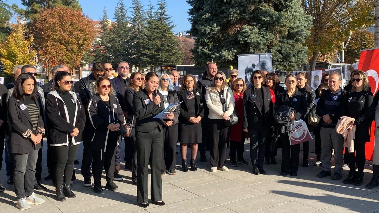 Alaca Kaymakamlığının Atatürk'e yer vermemesine sert tepki!