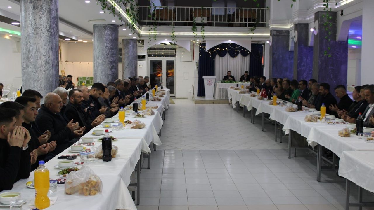Mecitözü'nde muhtarlar iftarda bir araya geldi