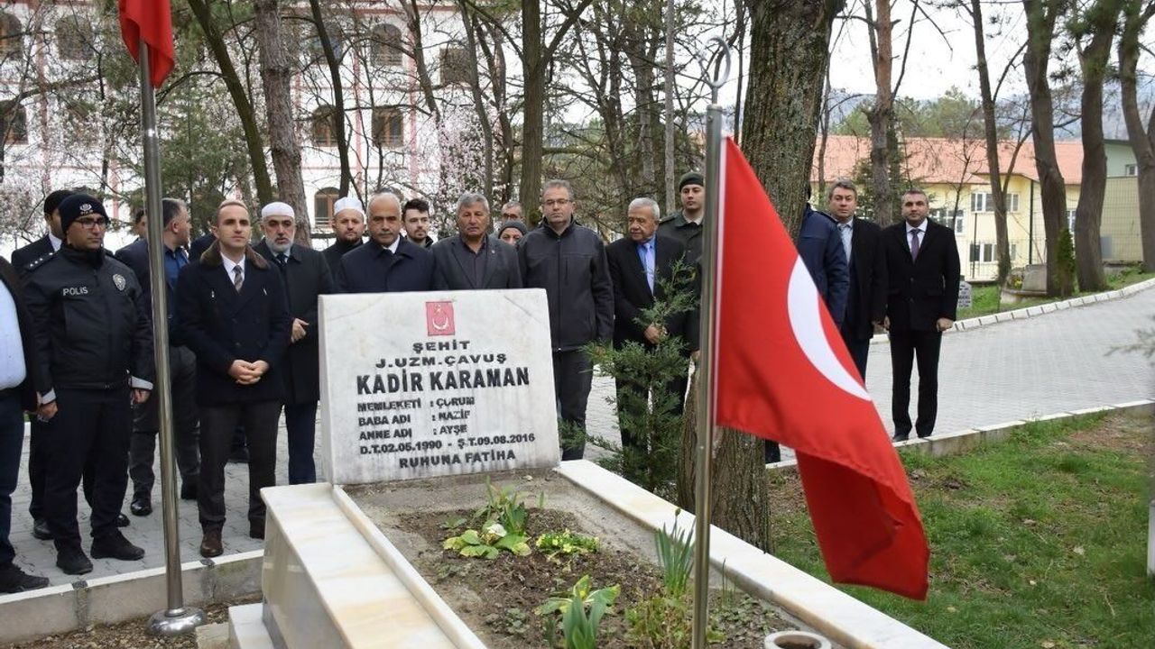 Şehit kabirleri ziyaret edildi