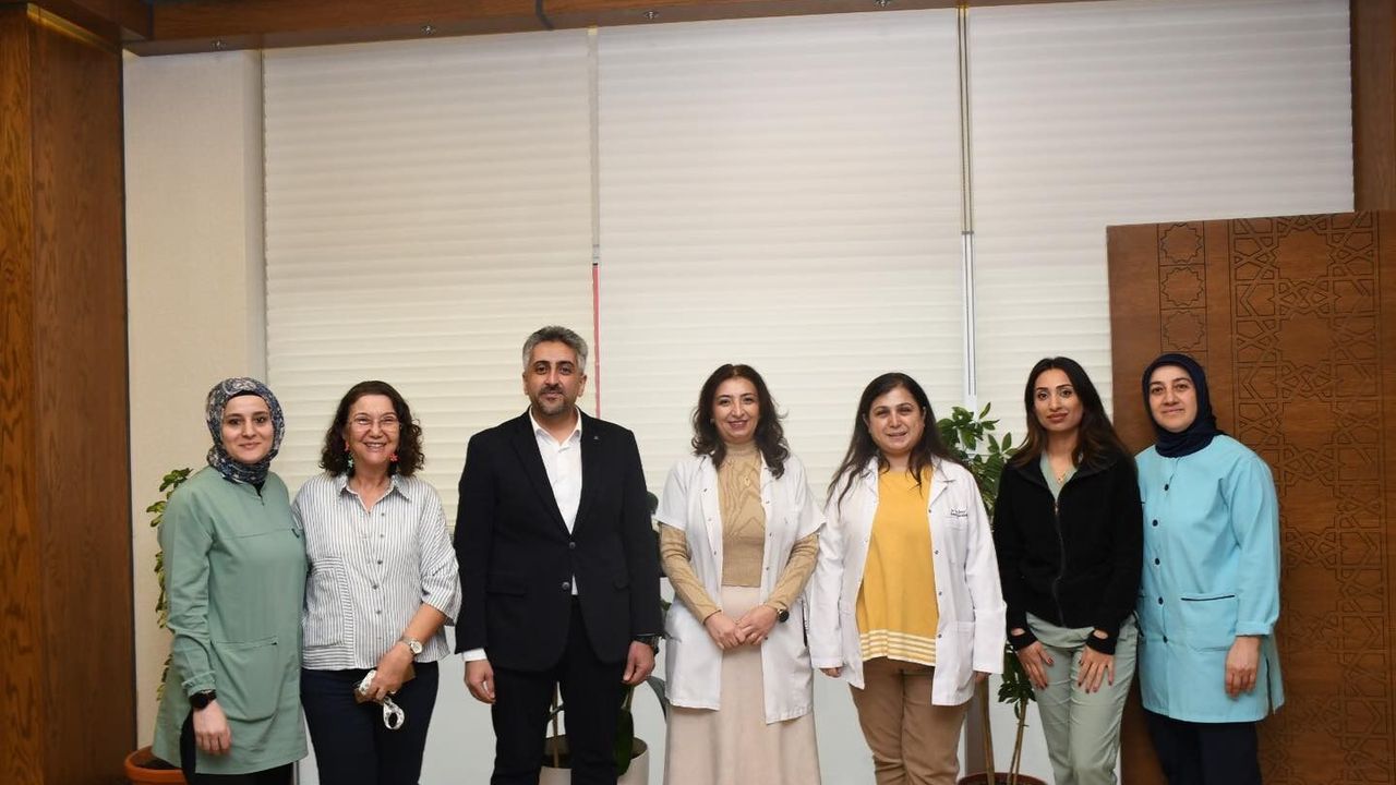 Sağlık çalışanları, hasta ve hasta yakınları bayramlaştı