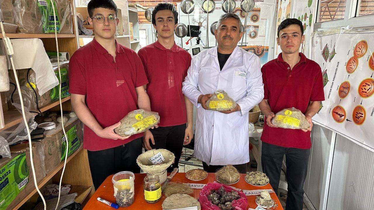 Öğrenciler meyvelerin  uzun süre taze kalması  için doğal kap tasarladı