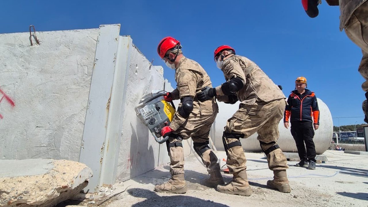 AFAD'dan jandarma komandolara  arama ve kurtarma eğitimi