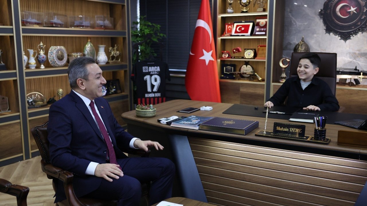 Başkan Dere, koltuğunu  Taha'ya devretti