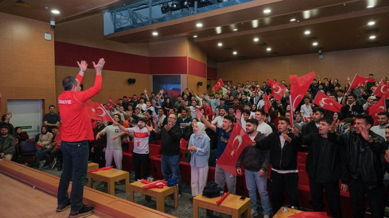 A Milli Takım'ın Kosova galibiyeti  kampüste bayram havası estirdi