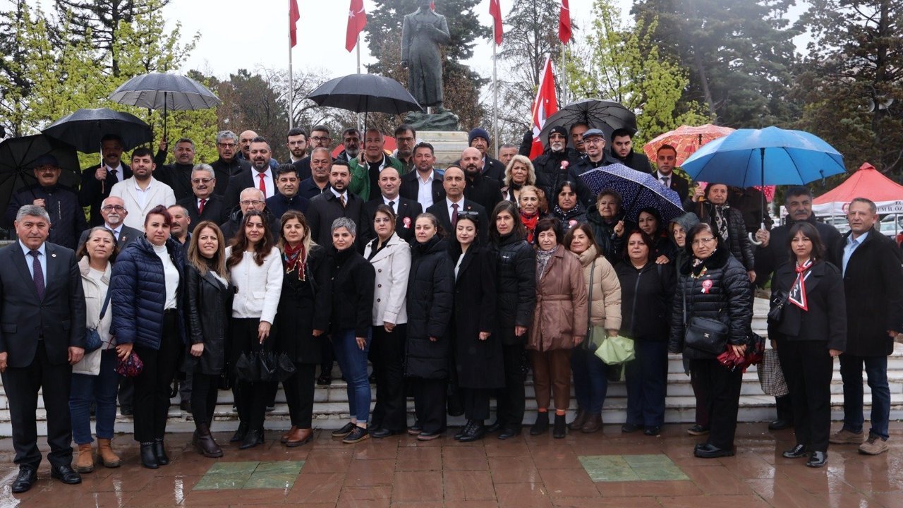 CHP'den Anıt'a çelenk