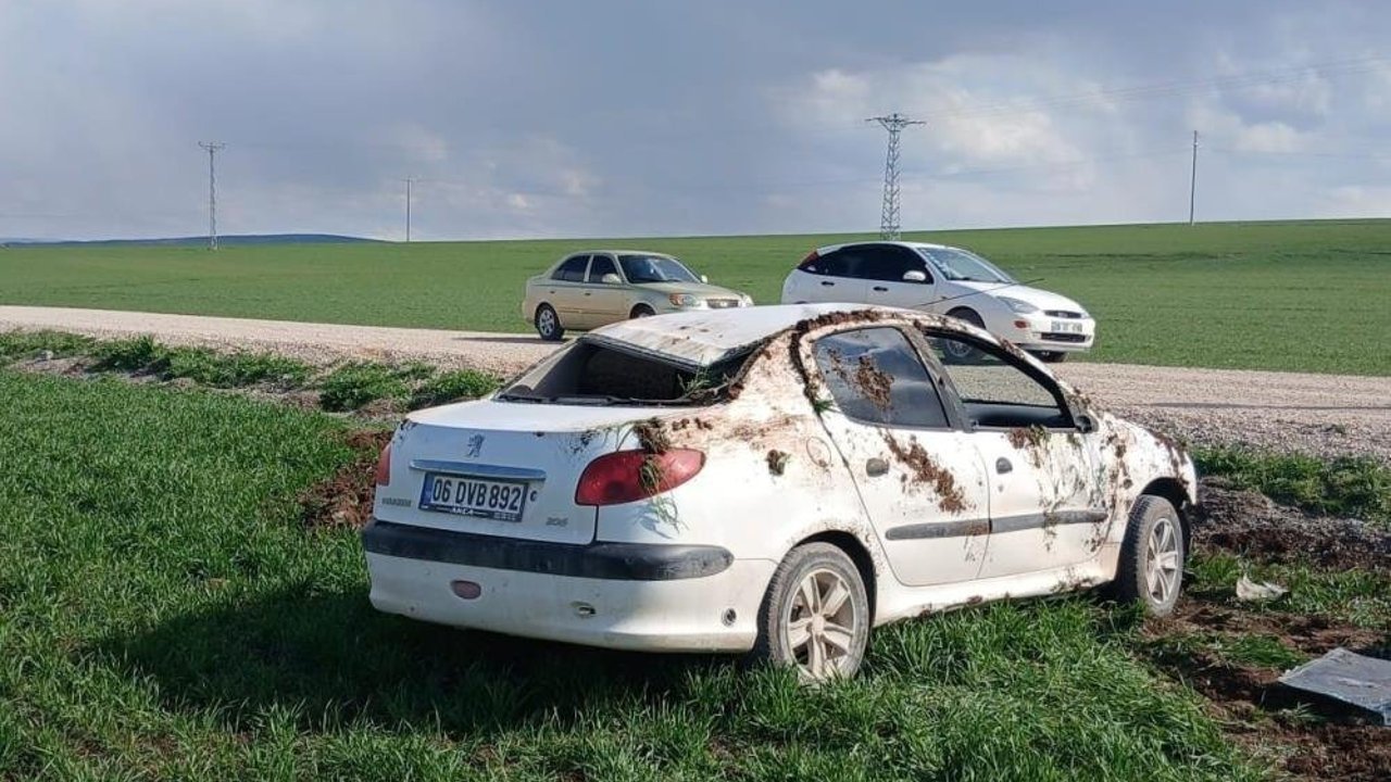 Çorum'da devrilen otomobilin sürücüsü yaralandı