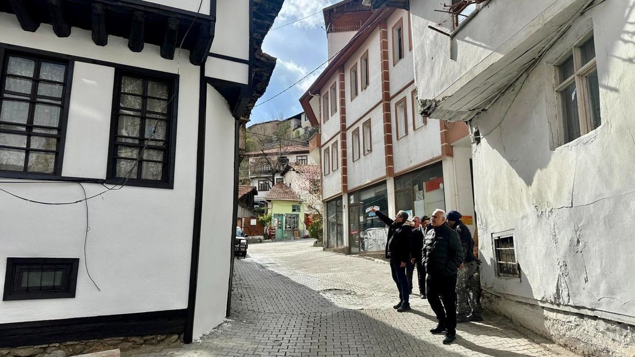 İskilip’te sokak sağlıklaştırma  çalışmaları tam gaz sürüyor