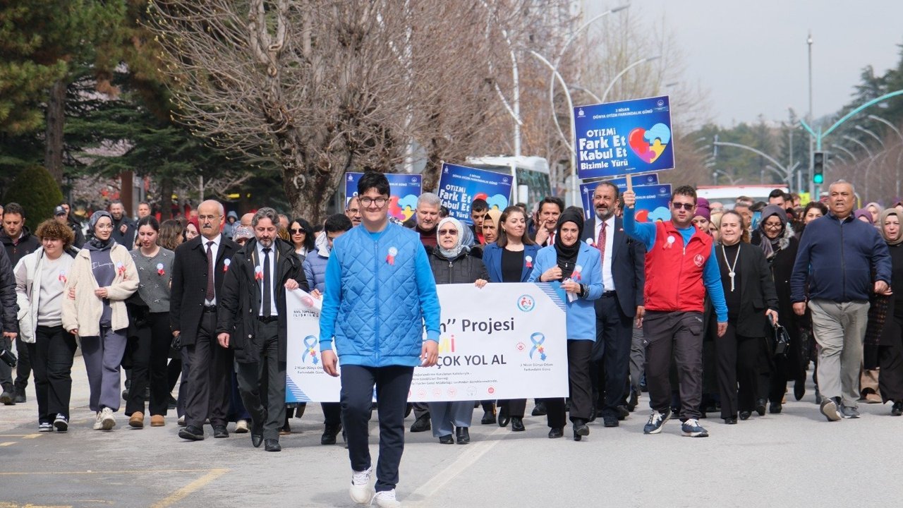 Otizm farkındalık  yürüyüşü yapıldı