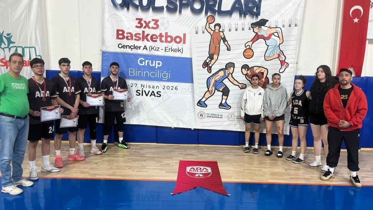 Ada Koleji’nin genç basketçileri Sivas’tan çifte final biletiyle döndü