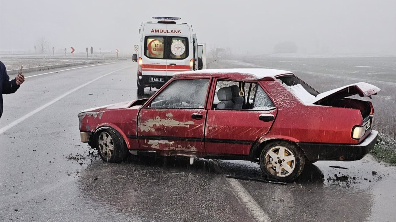 Otomobil tabelaya  çarptı: 1 yaralı