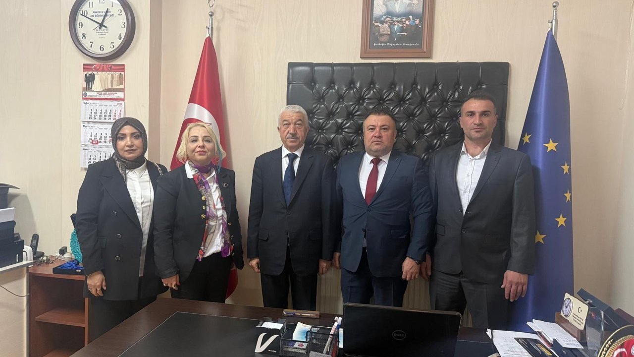 A Parti’den esnaf odası  başkanlarına kutlama