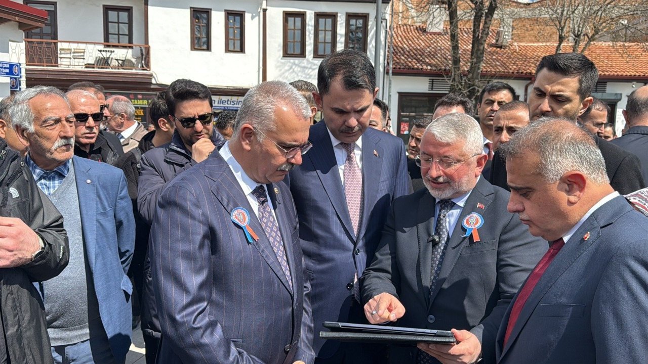 Bakan Kurum, Çorum’daki  dönüşümü yerinde inceledi