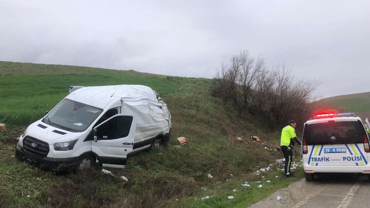 Panelvan takla attı sürücü yaralandı