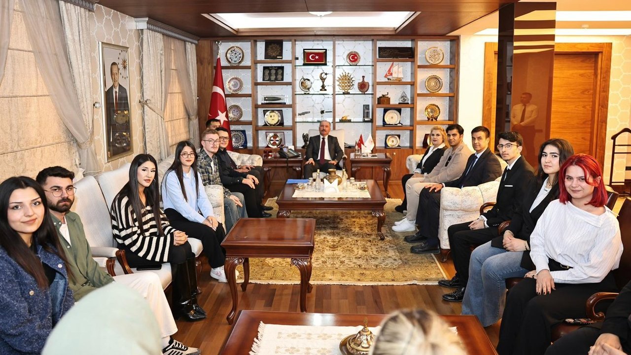 Vali Çalgan, tecrübelerini  öğrencilerle paylaştı