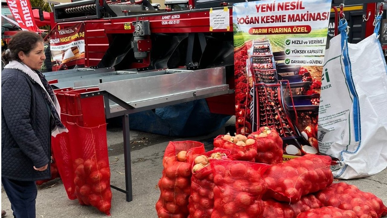 Köyde soğan hasat makinesi  yaptı, siparişlere yetişemiyor