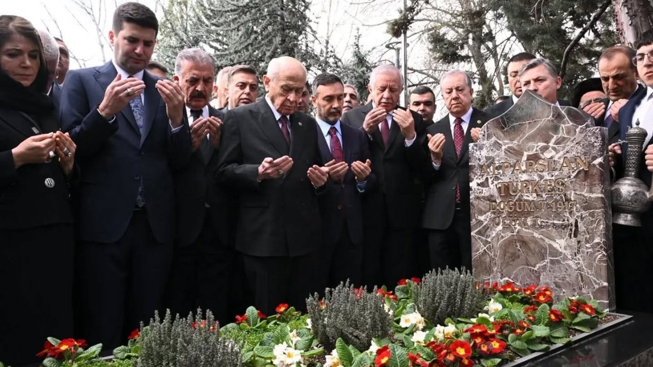 Alparslan Türkeş kabri başında anıldı