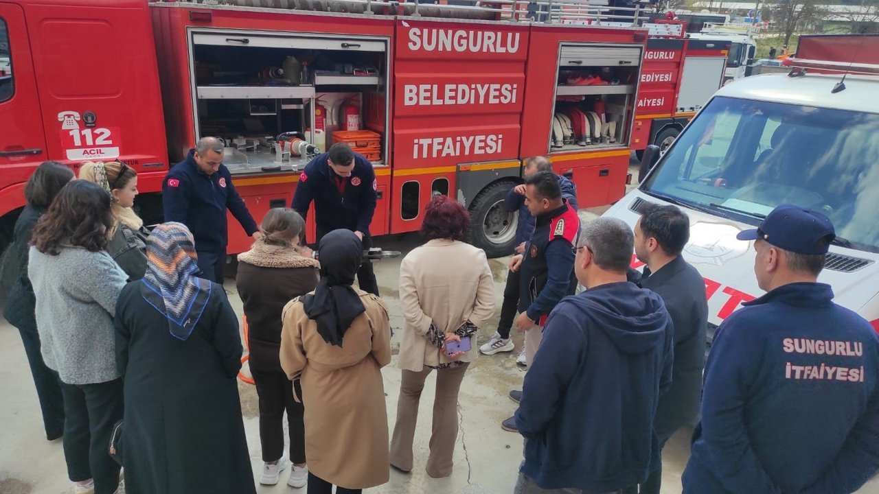 Sungurlu Belediyesi İtfaiye Müdürlüğü'nden yangın eğitimi